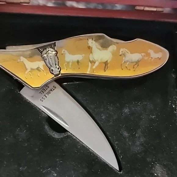 WILD WHITE HORSES WOOD BOX-- FOLDING POCKET KNIFE-- STAINLESS STEEL. - Picture 3 of 6